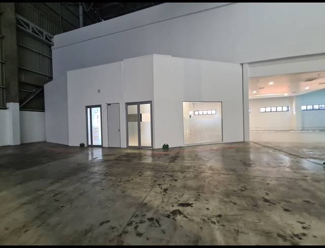 3,954M² WAREHOUSE TO LET IN HALFWAY GARDENS